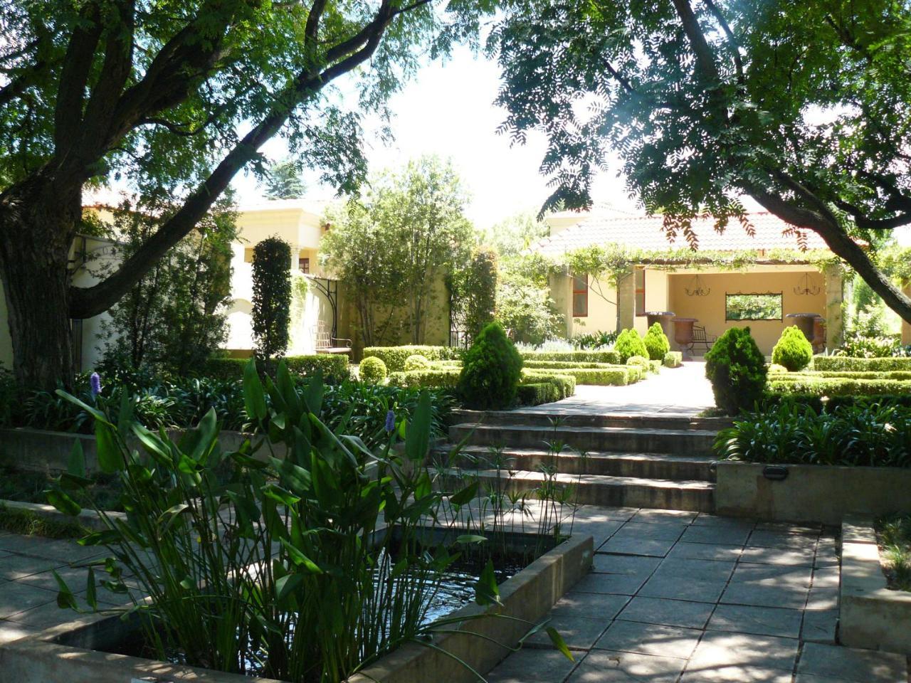 Moon And Sixpence Garden Guest House Muldersdrift Eksteriør billede