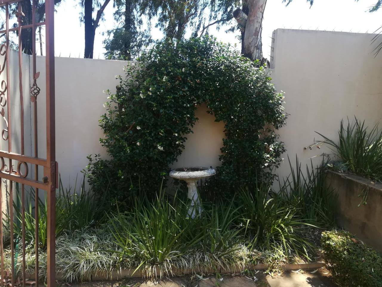 Moon And Sixpence Garden Guest House Muldersdrift Eksteriør billede
